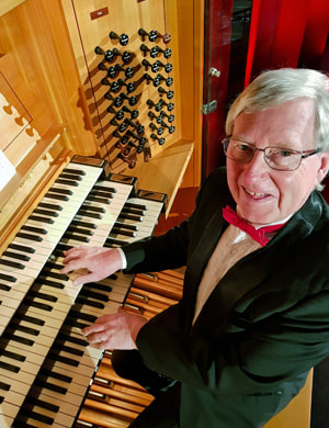 martin-setchell-2019_orig Martin Setchell at the console of the organ in the Christchurch Town Hall