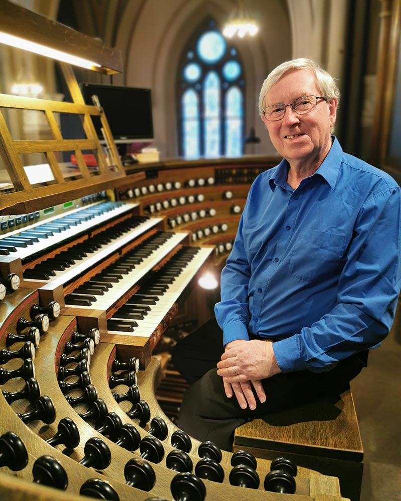rpt Martin Setchell at the organ of Wiesbaden Marktkirche